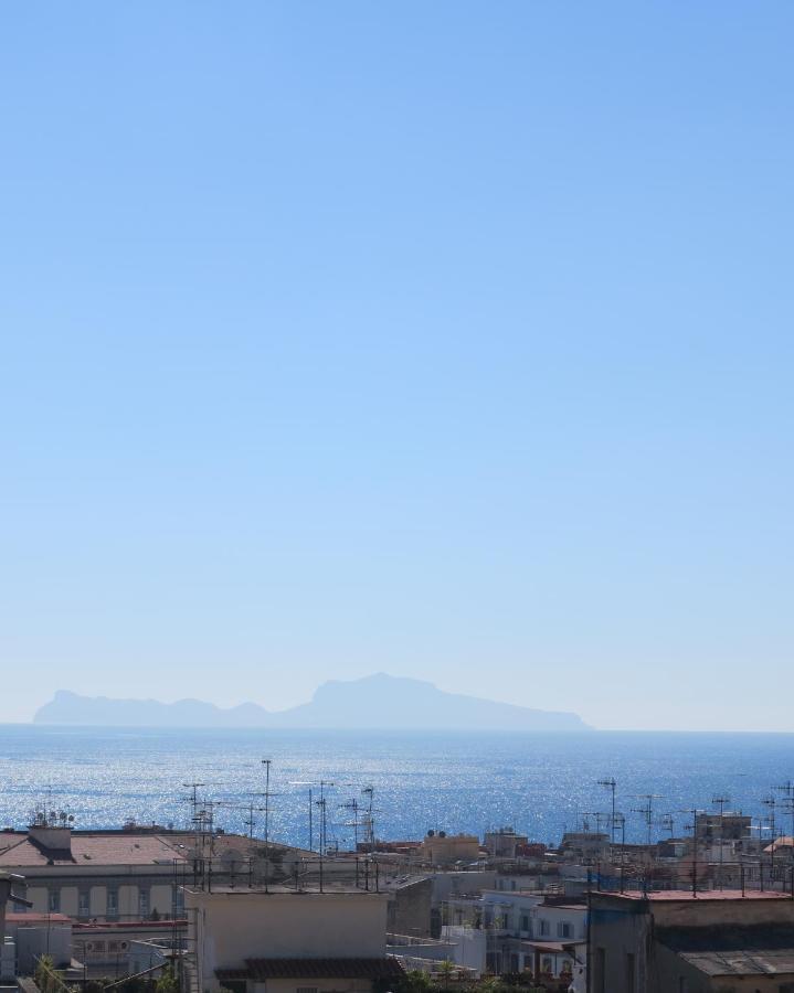 Appartement Bonbonniere In Chiaia District *